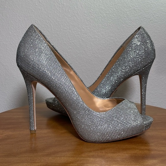 Badgley Mischka Shoes - Badgley Mischka Ponderosa Silver Sparkle Stiletto Heel Sequin Pumps Shoes Size 8